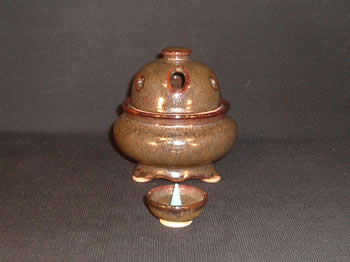 Iron glaze variediTetu yu-henj incense burner